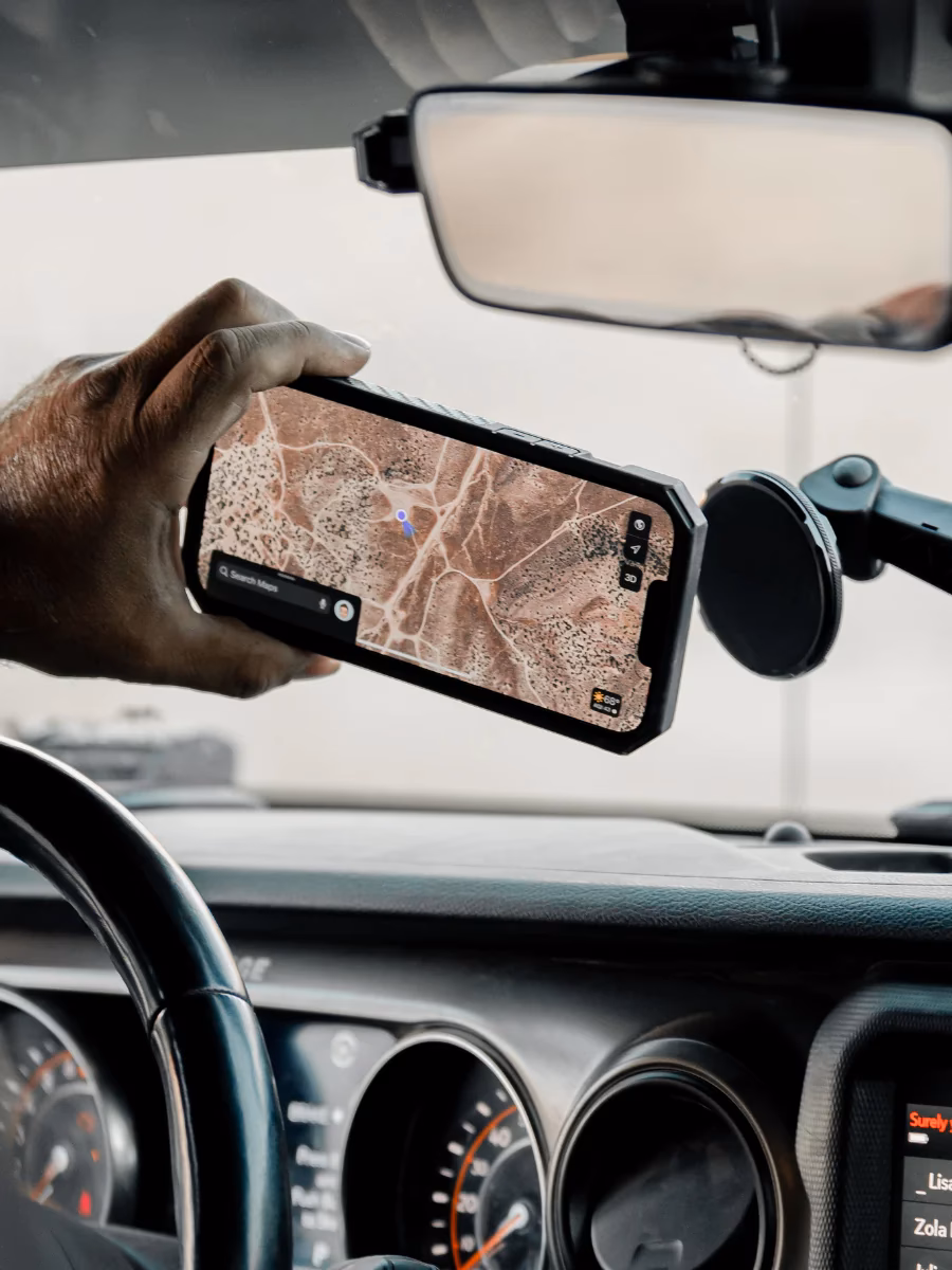 Can a car phone mount be used outside?