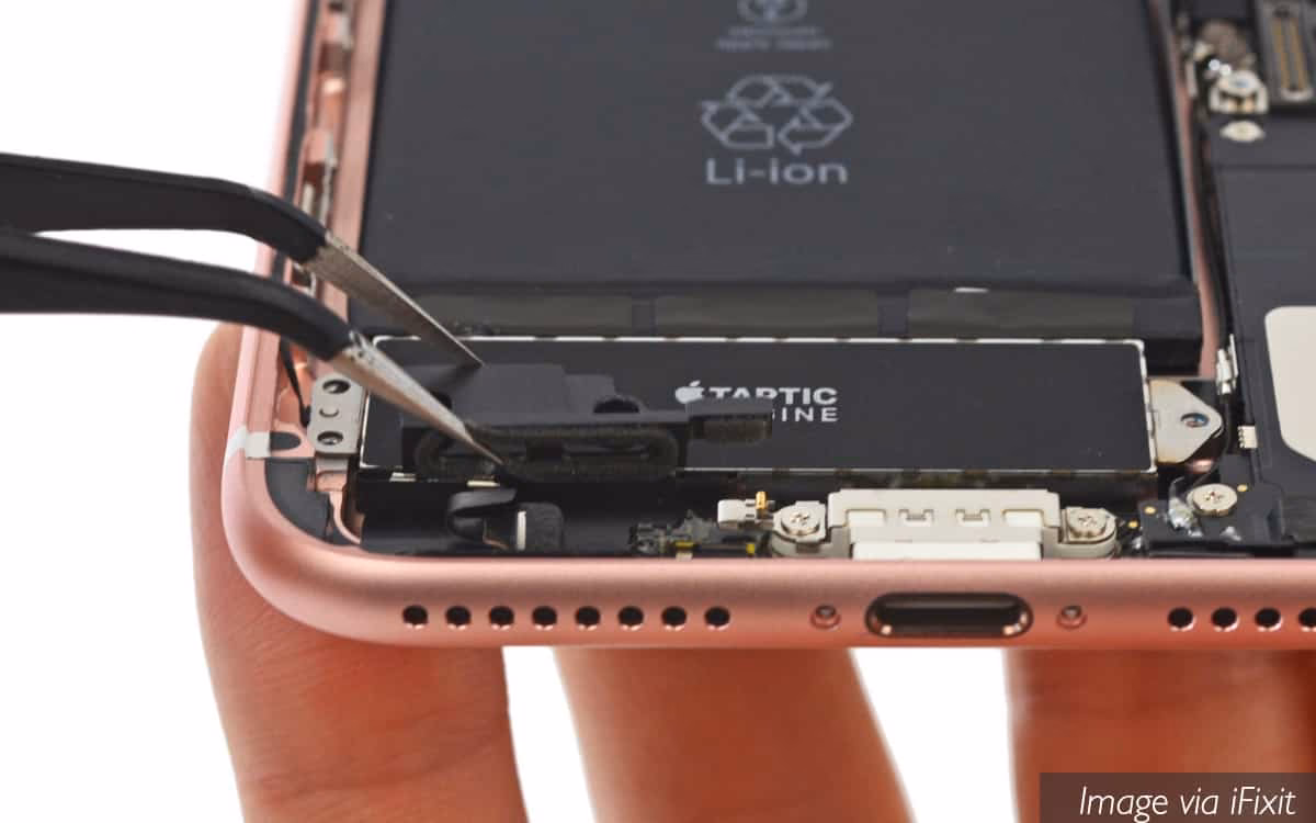 Does iPhone 7 have a microphone?