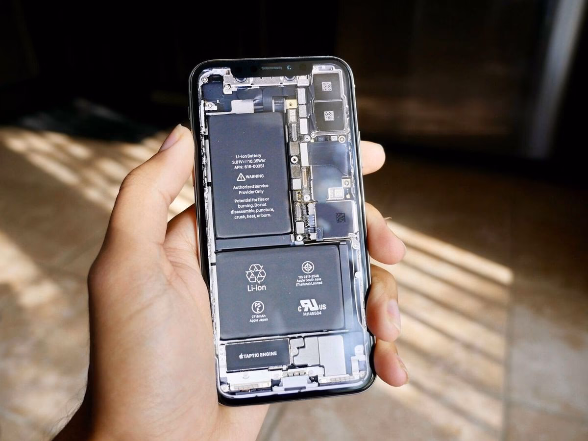 How to make a picture fit wallpaper on iPhone 11?