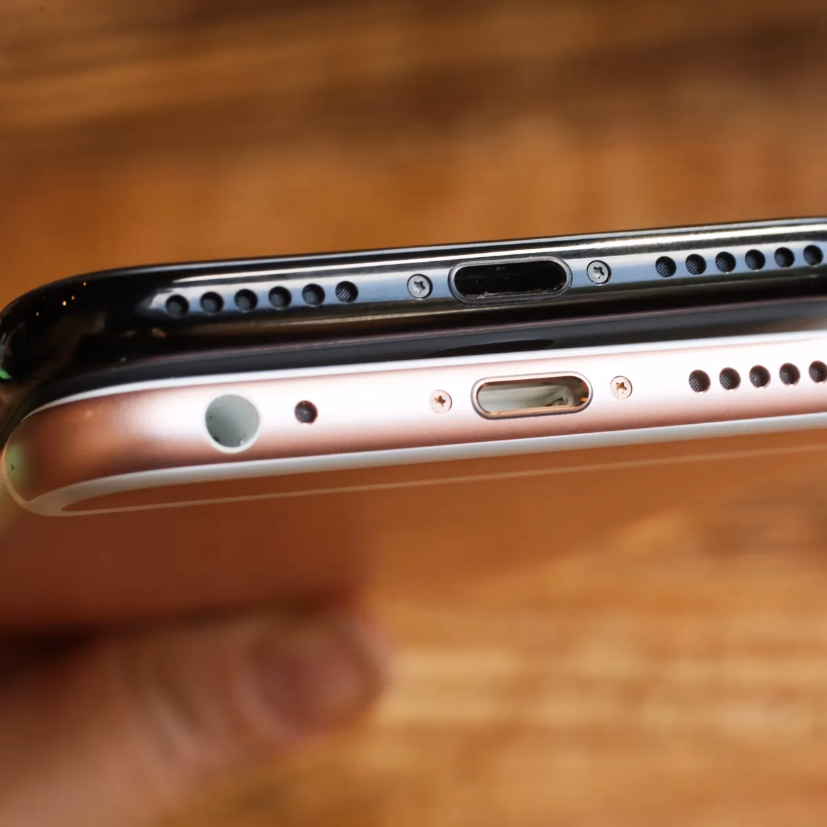 Does iPhone have a 3.5mm headphone jack?