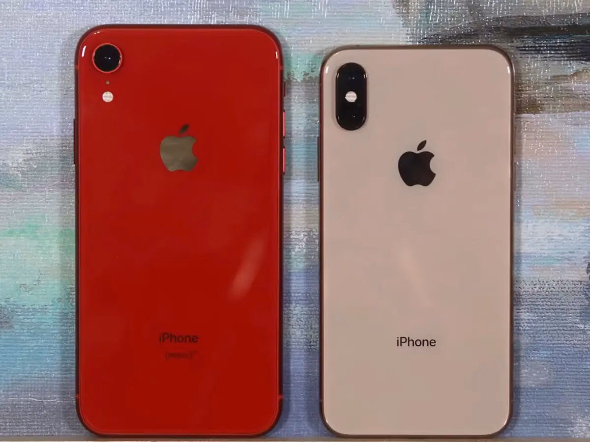 What is the difference between iPhone XS and iPhone XR?