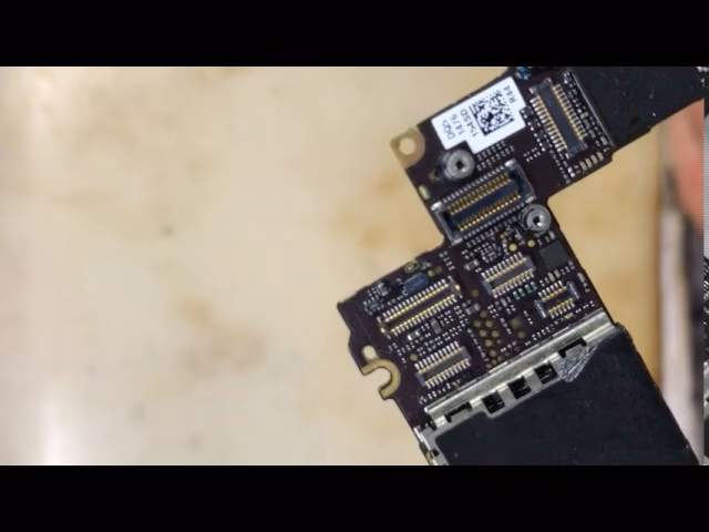 Can a shorting in a mobile phone be fixed?