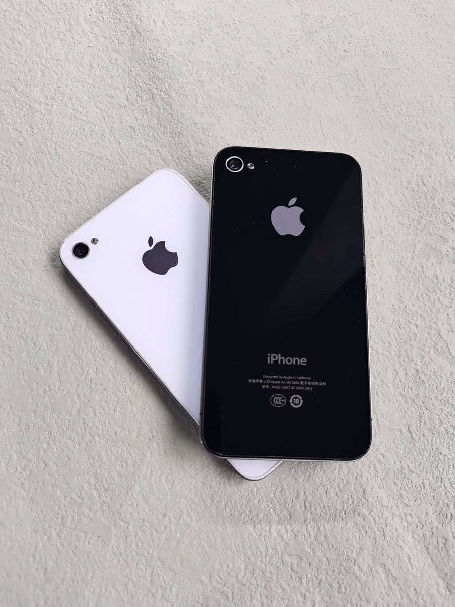 When does the white iPhone 4 come out?