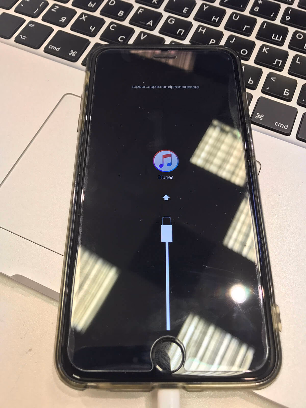 Что делать если айфон не включается после зарядки?