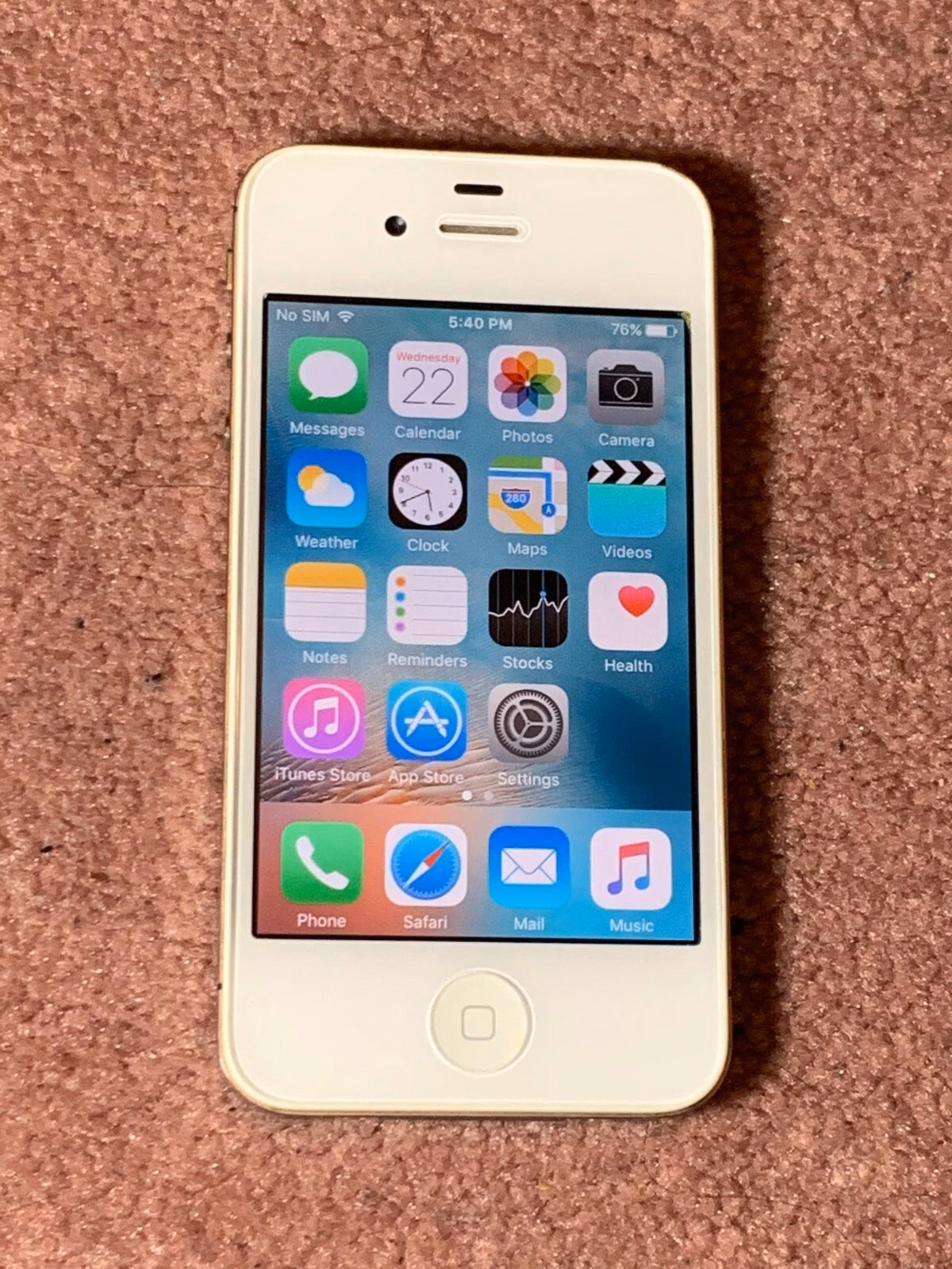 Is iPhone 4 8GB a 3G mobile?