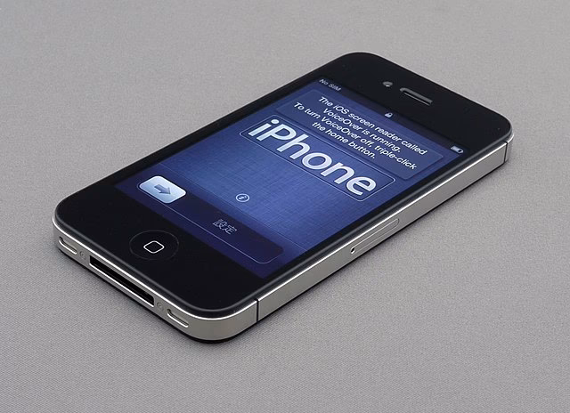 When did Apple unveil the iPhone 4S?