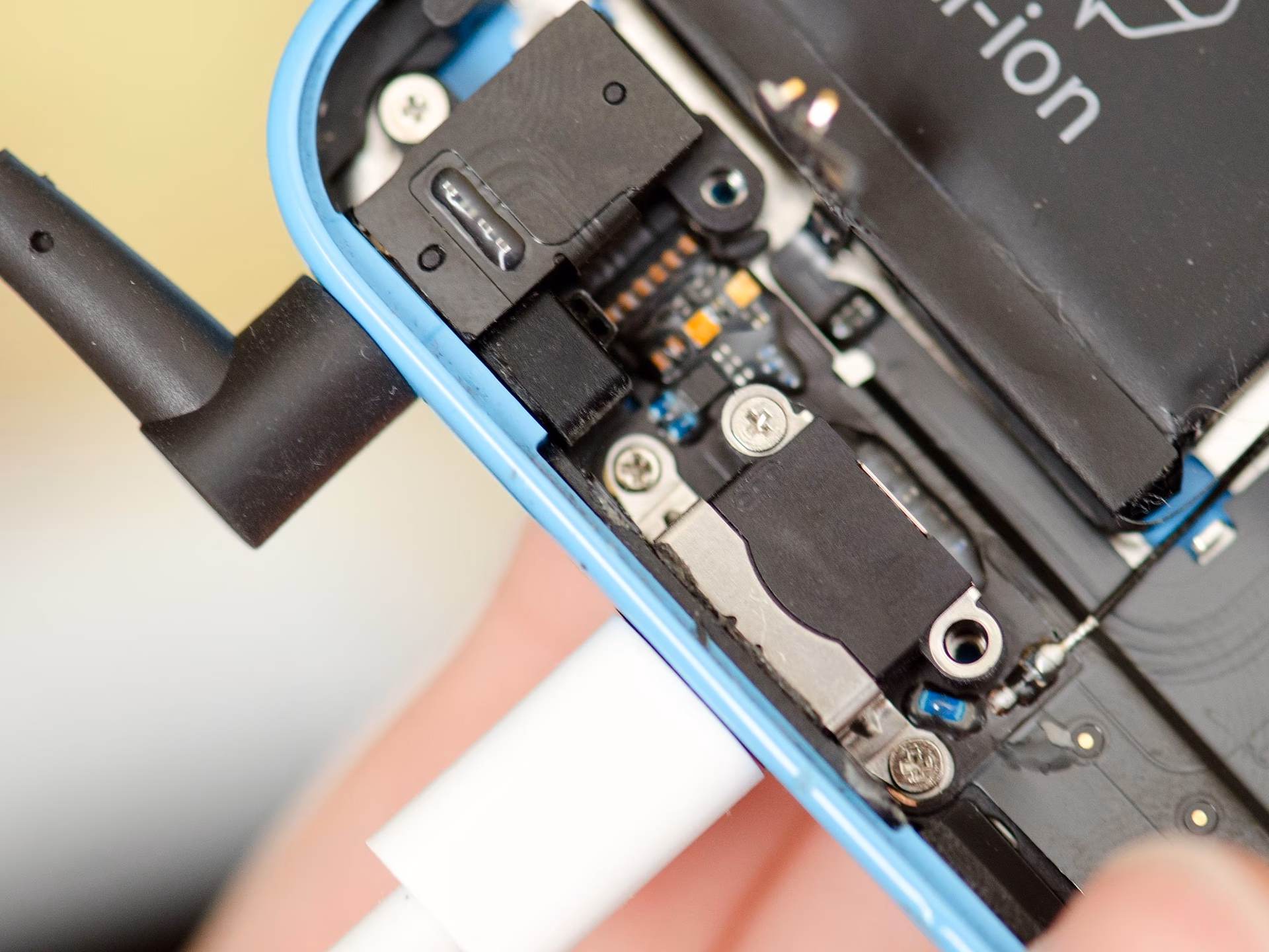 Can a broken cable keep my iPhone from charging?