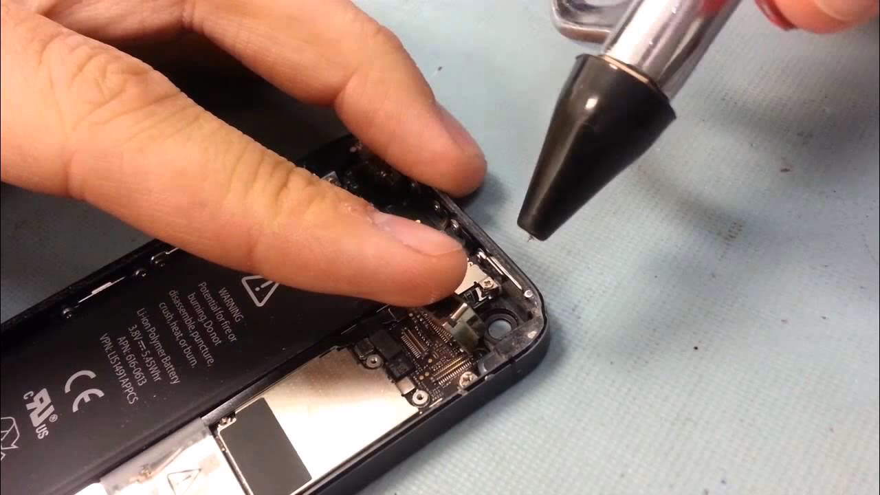 How to clean an iPhone camera lens?