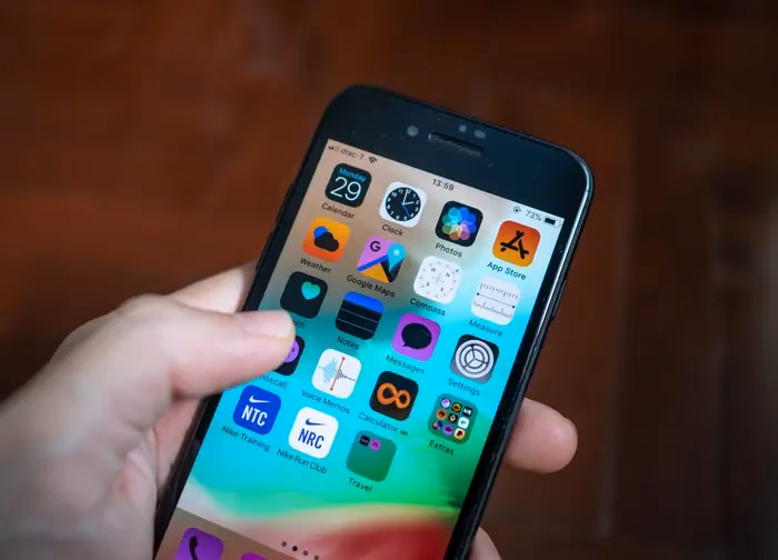 Why should I change the color of my iPhone text & background?