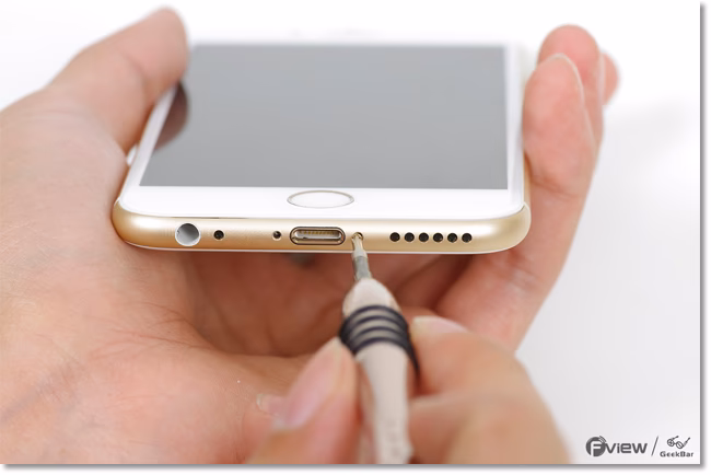 How to replace the rear case of my iPhone 6?