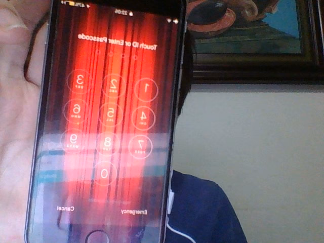 How do I change the color of my screen?