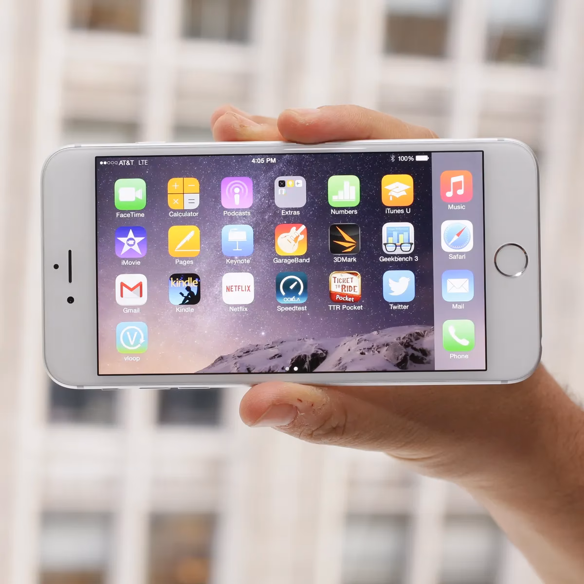 Does iPhone 6 Plus have a 1080p display?