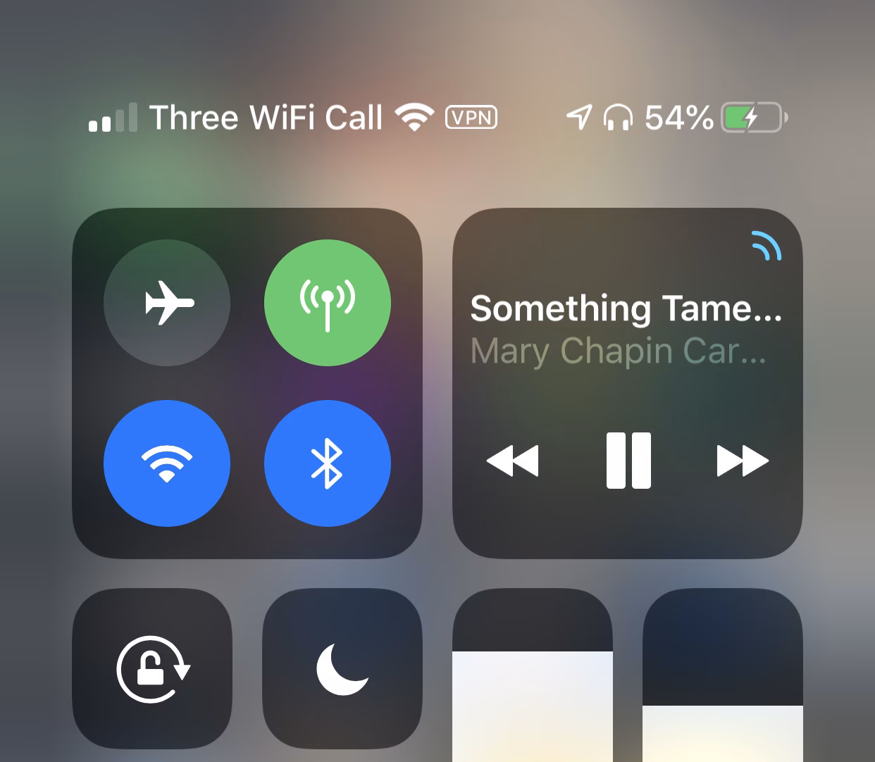 What are iPhone status icons?