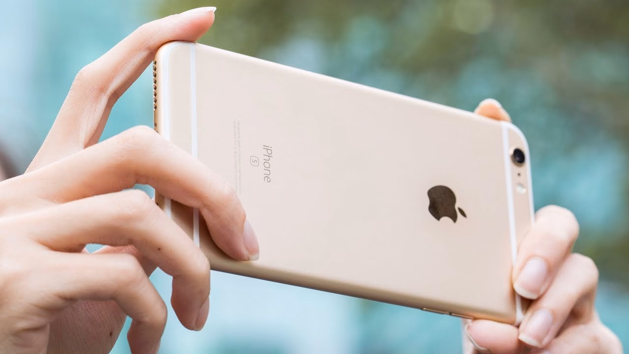 How many Apple iPhone 6S Plus mobile phones are available in Dhaka?