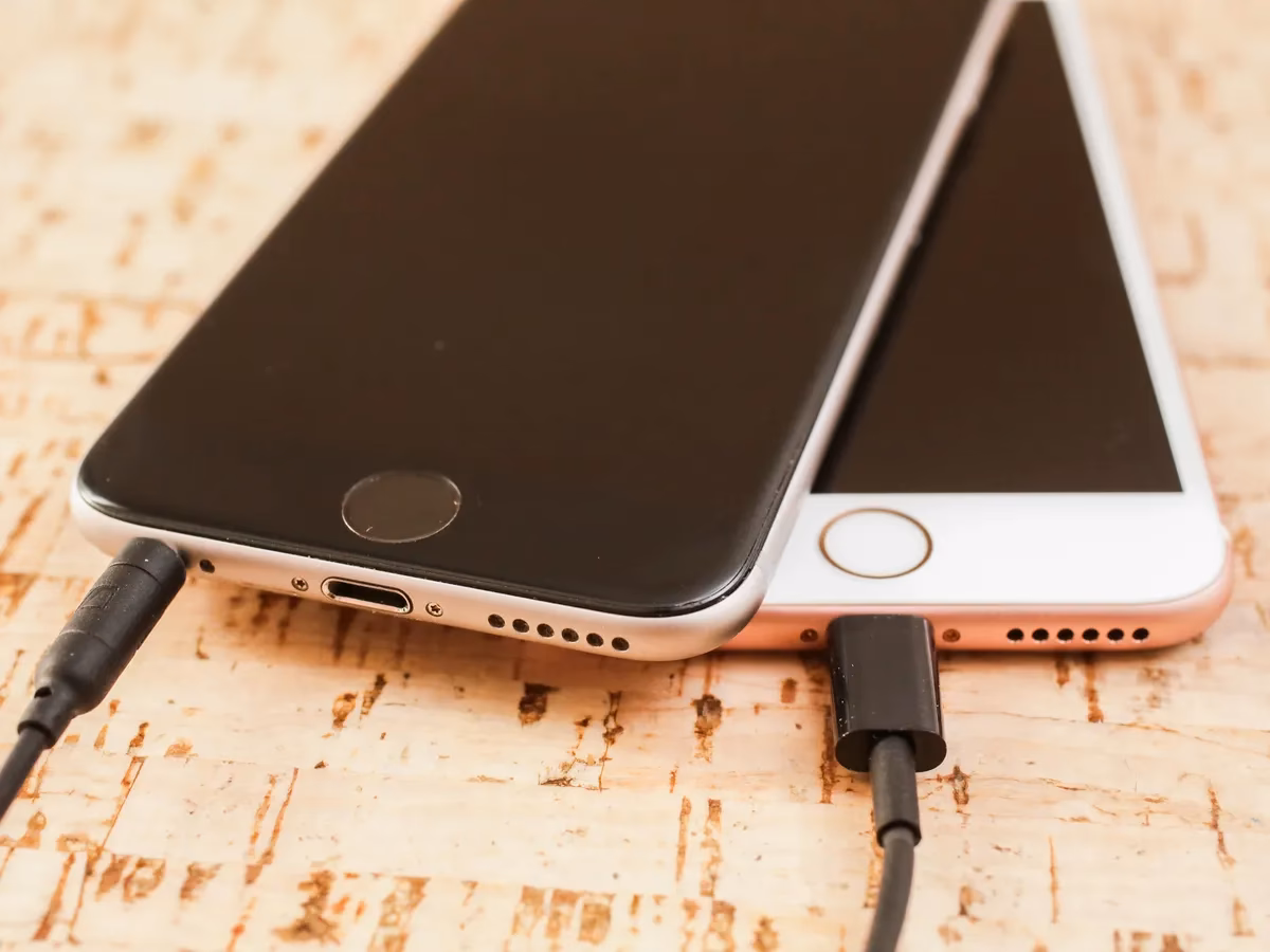 Can I Charge my iPhone 7 with headphones?