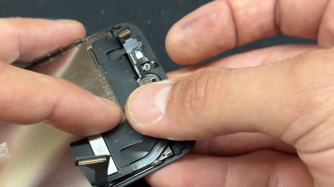 Does the iPhone 7 have a home button flex?