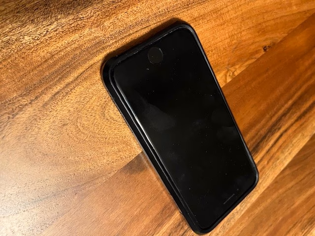 How to fix black screen of death on iPhone?