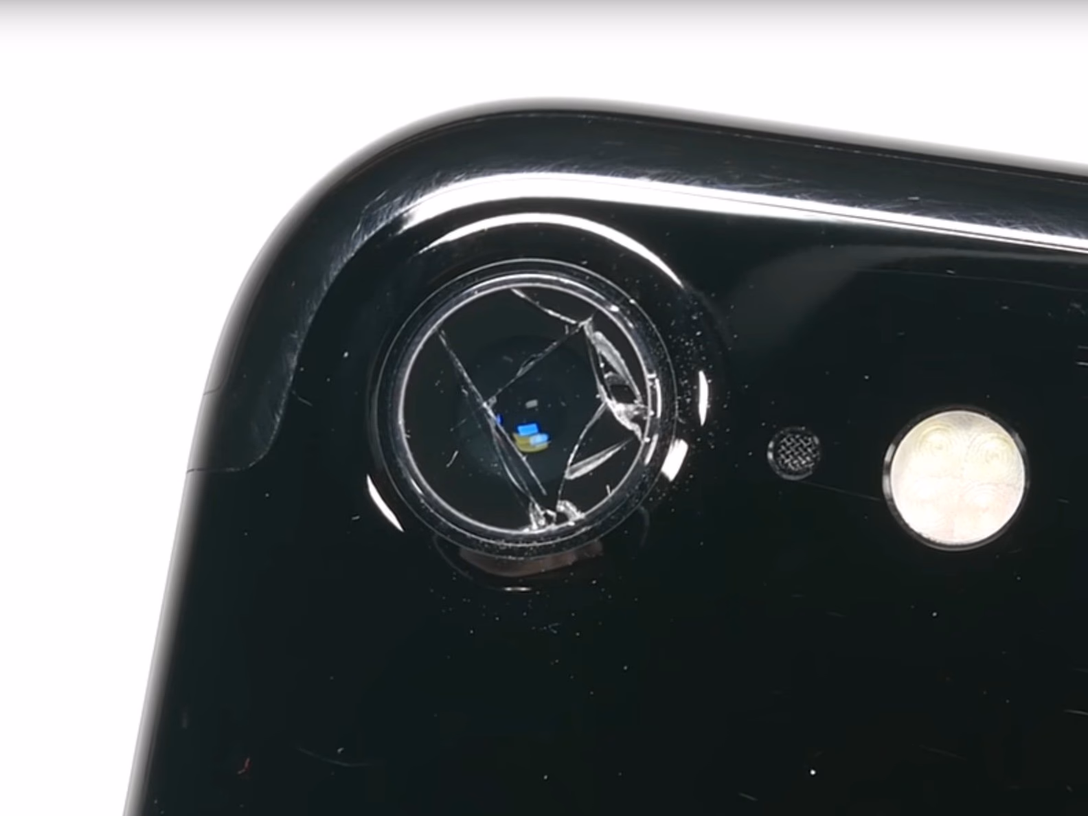 Does the iPhone 7 Plus have a 12 megapixel lens?