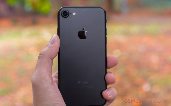Does Apple iPhone 7 128 GB have inductive charging?