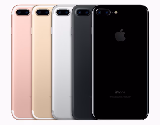 Does iPhone 7 Plus have a camera?