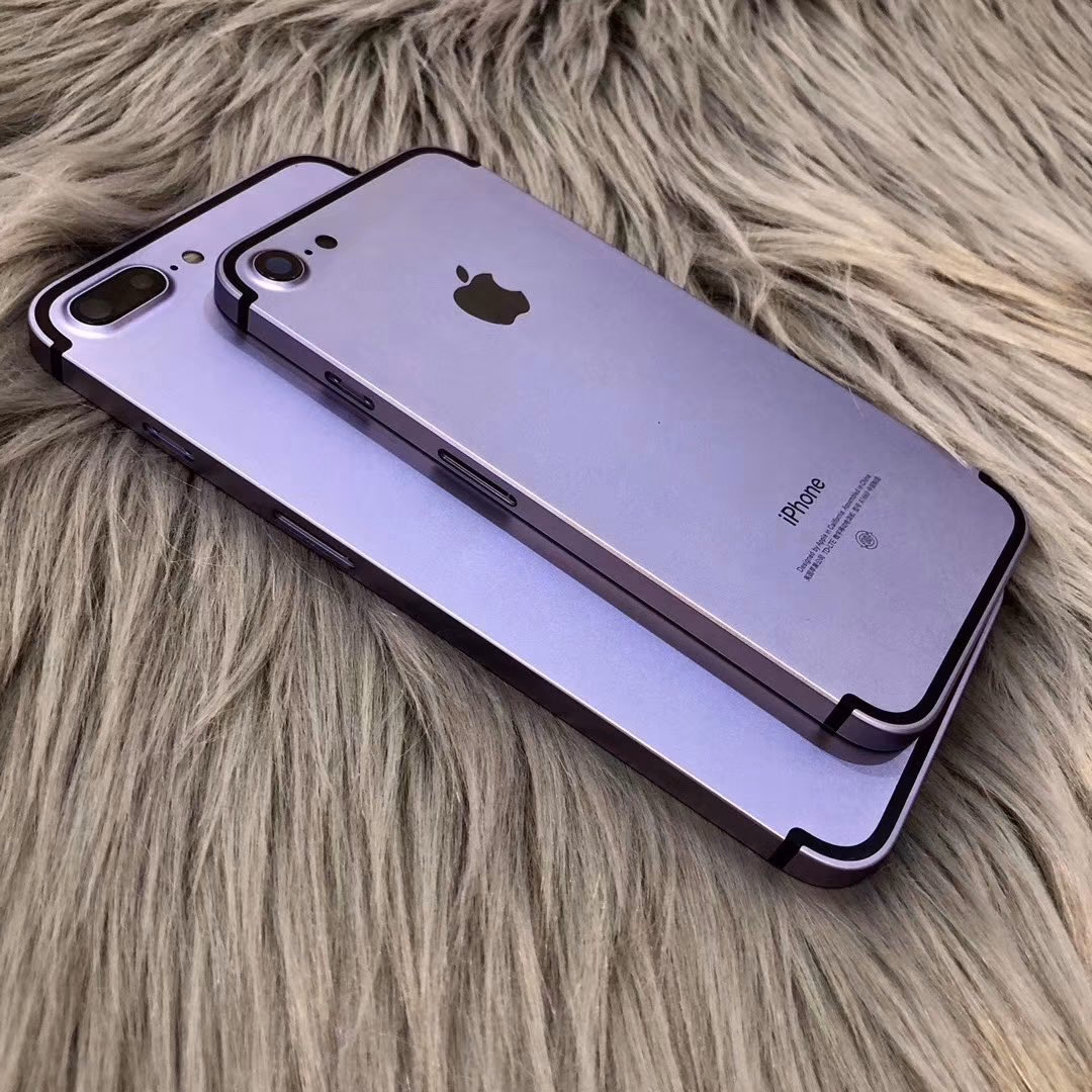 Does iPhone 7 Plus have a back cover?