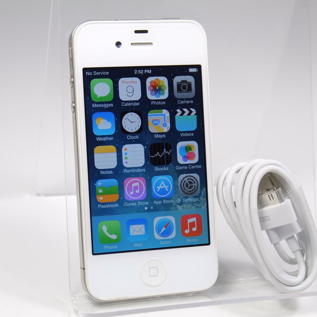 Does iPhone 13 have a camera?