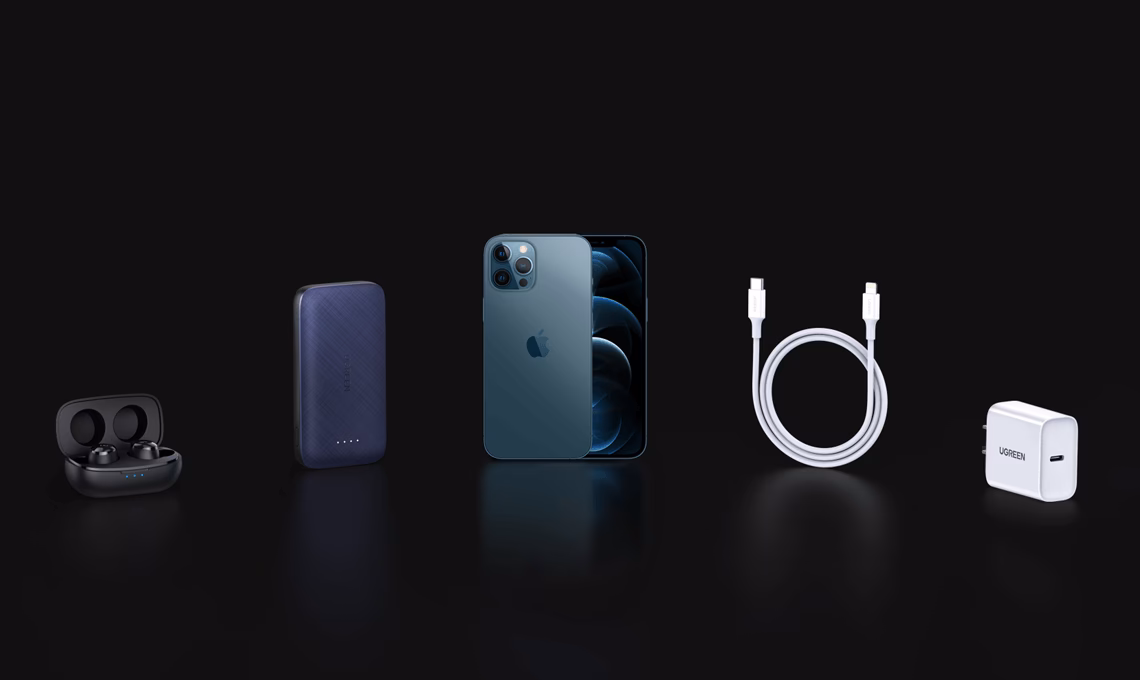 How many phone accessories banners are there?