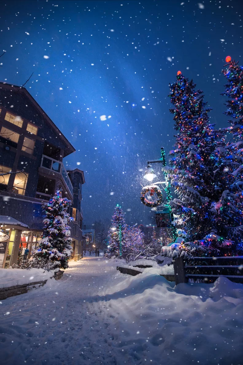 How many Christmas iPhone wallpapers are there?