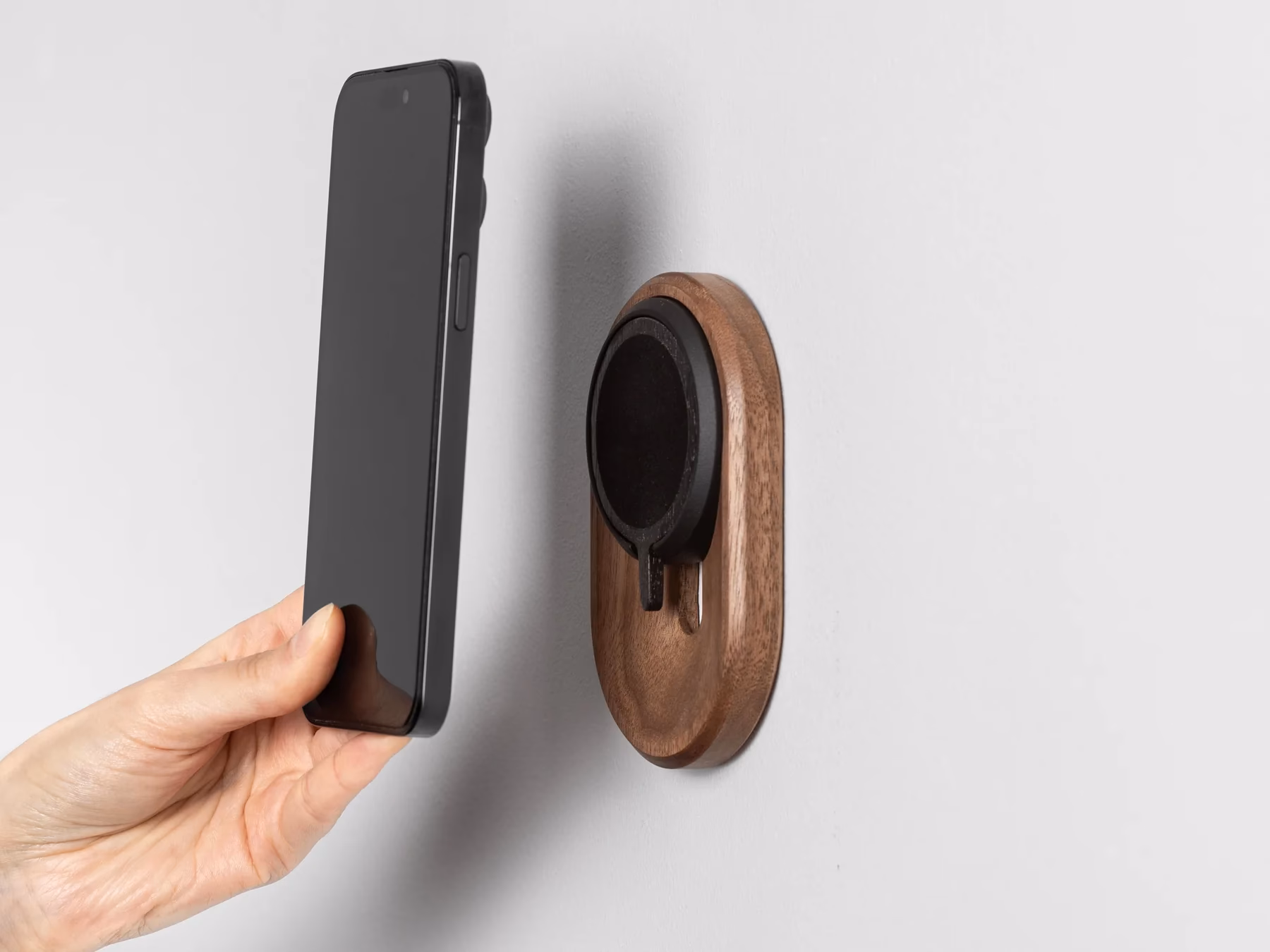 How does the just mobile wall mount work?