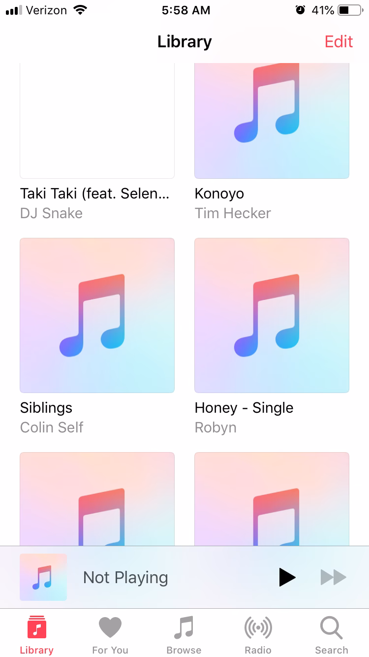 Does Apple Music on iPhone display album?