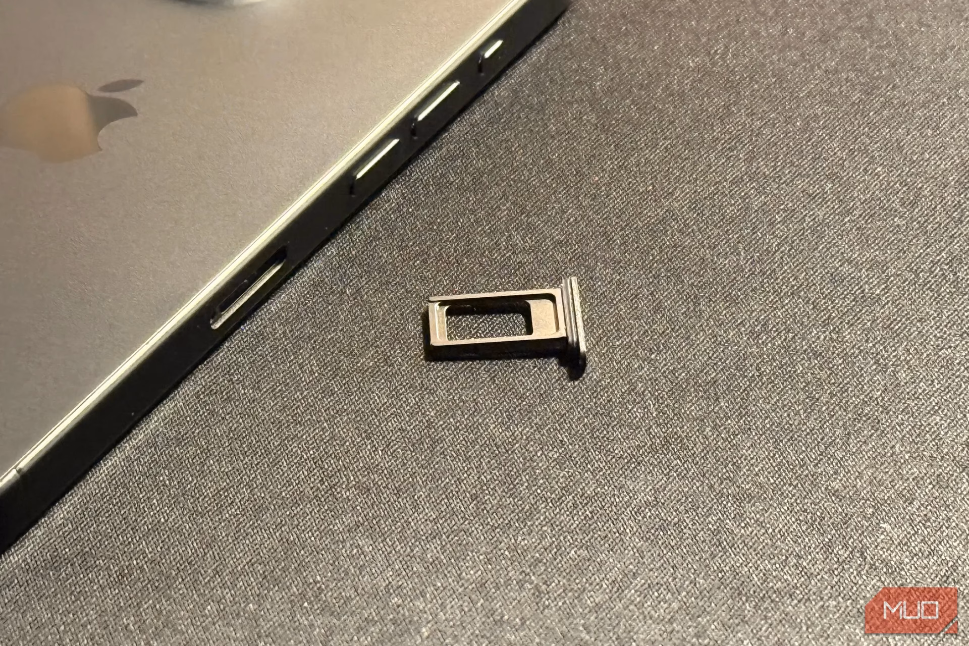 Is Apple iPhone 16E a dual SIM mobile?