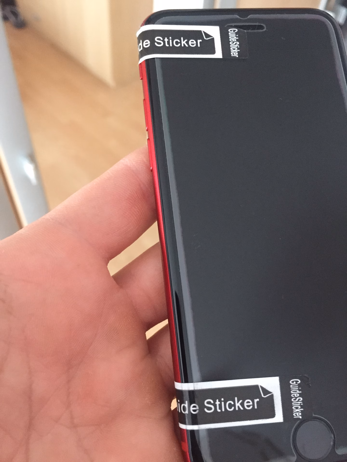 Does iPhone 15 Pro Max screen protector stick?