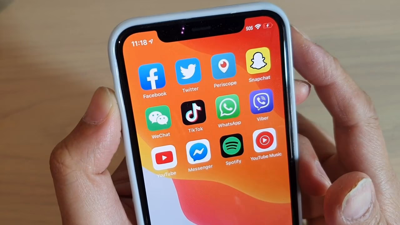 Does Apple use social media?