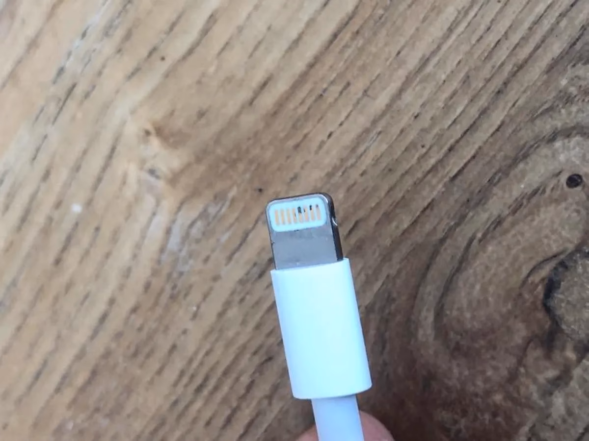 Does iPhone 12 charge by cable?