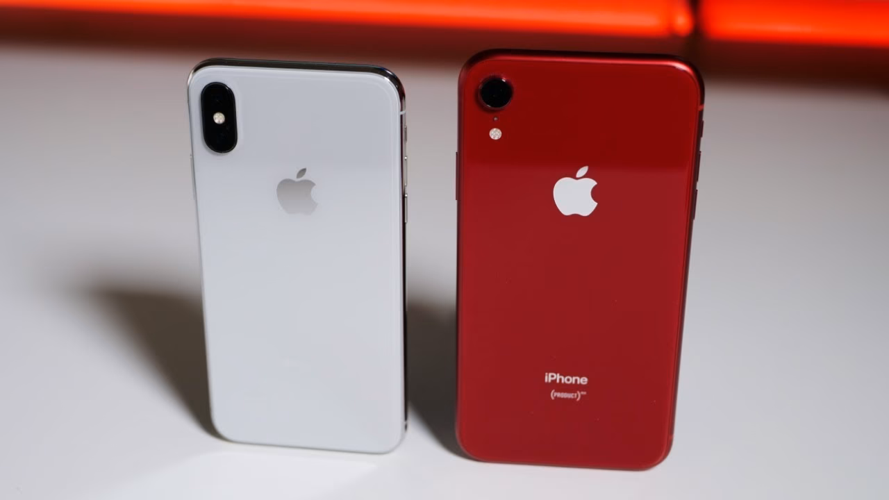 Should I Buy Apple iPhone X or XR?