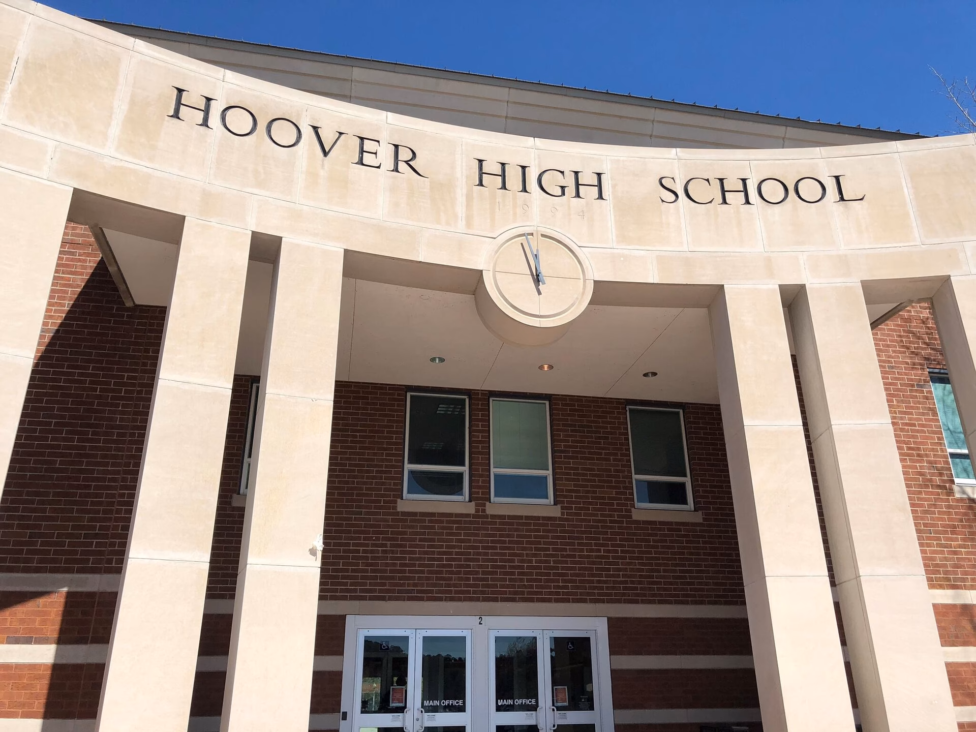 What is the graduation rate of Hoover High School?