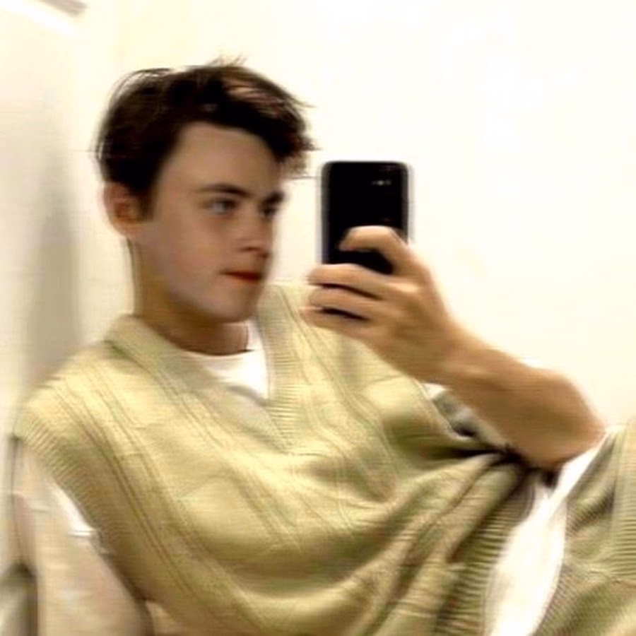 Who is Jaeden Lieberher's girlfriend?