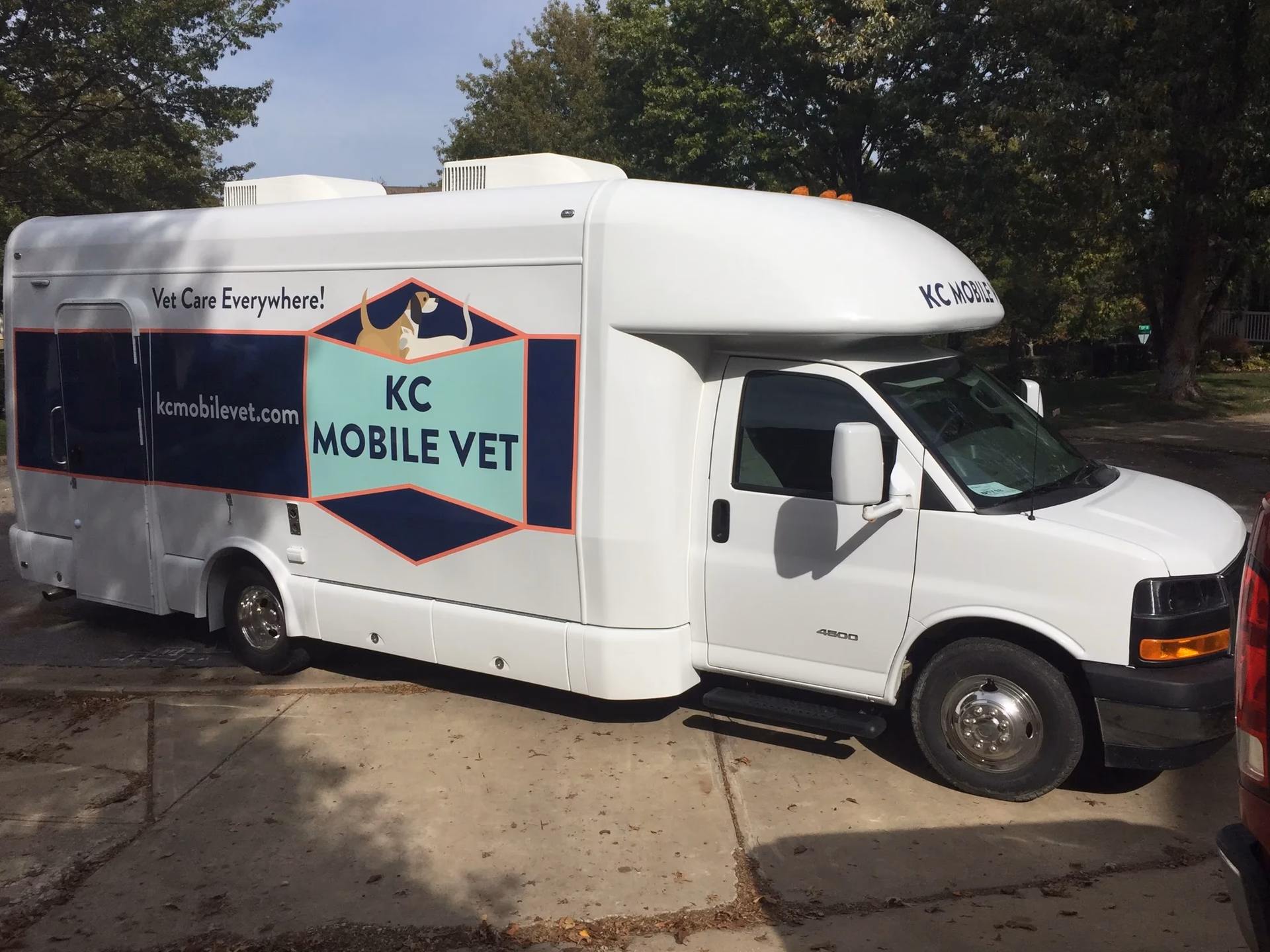 Who are the doctors at Kansas City veterinary care?