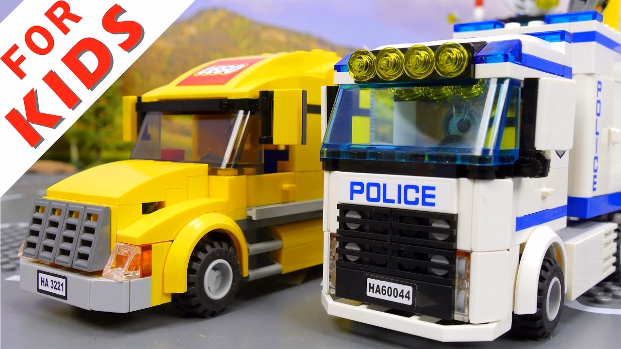 Does Lego City 60174 have a police station?