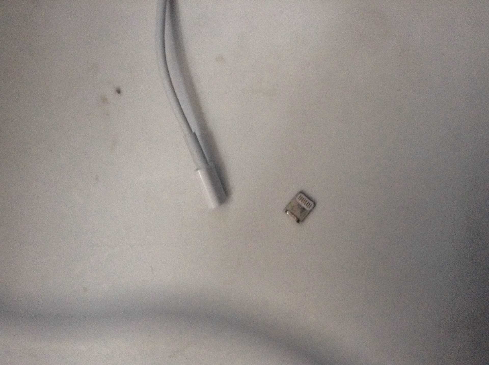 How do I know if my Lightning cable is loose?