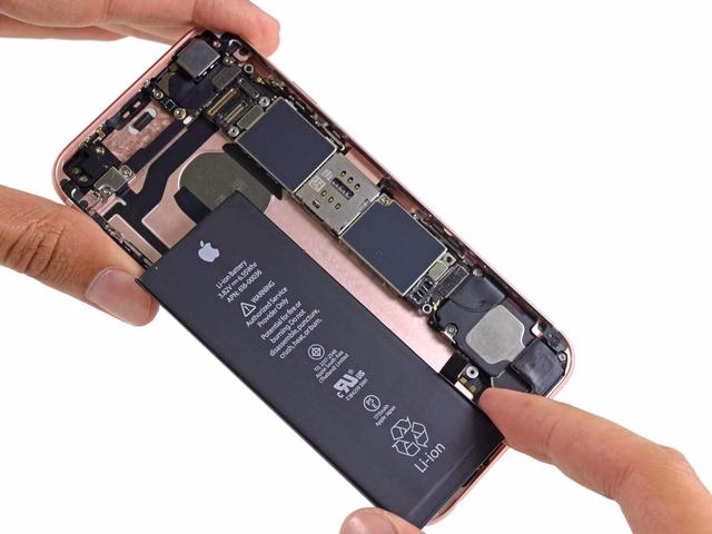 What are the different types of cell phone batteries?