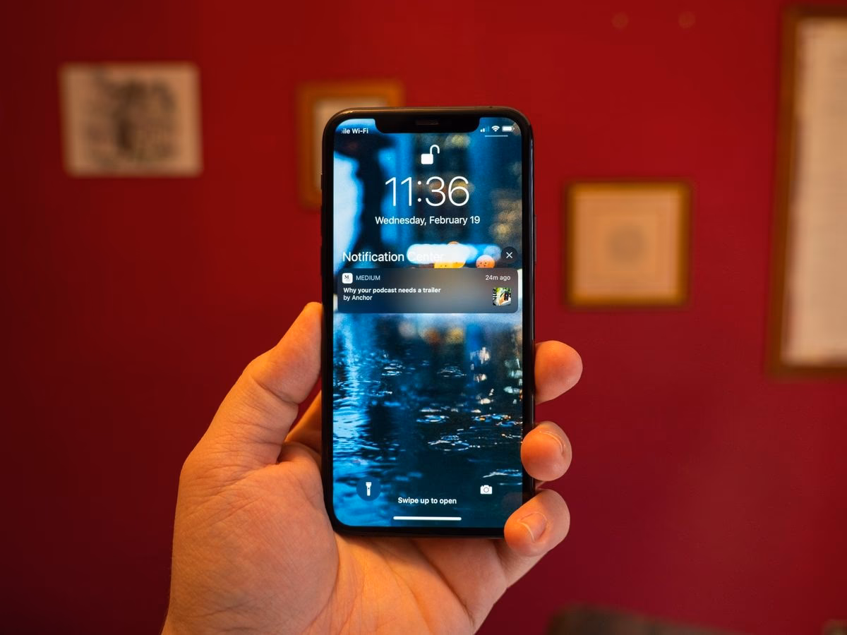 What is lock screen on iPhone?