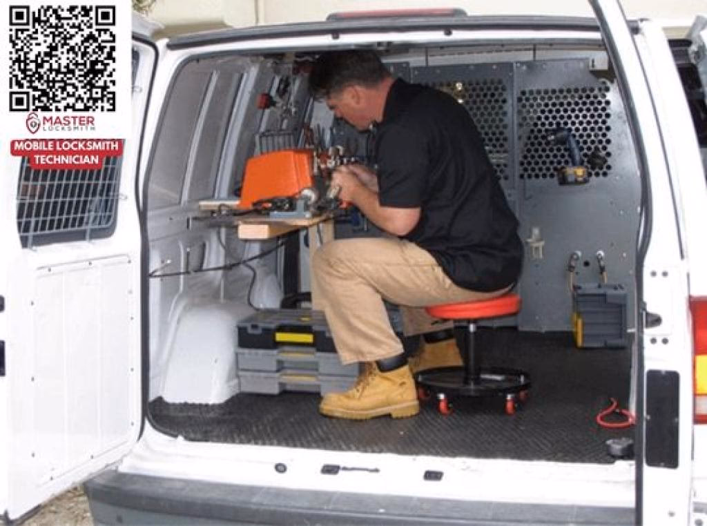 What are people saying about keys & locksmiths services in Mobile?