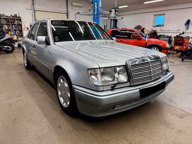 Was ist der Unterschied zwischen einem Mercedes-Benz E-Klasse und einem W 124?