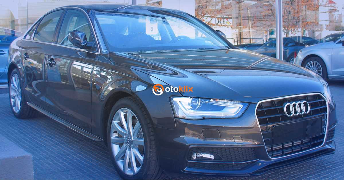 Apa fitur hiburan yang dimiliki mobil Audi A4?