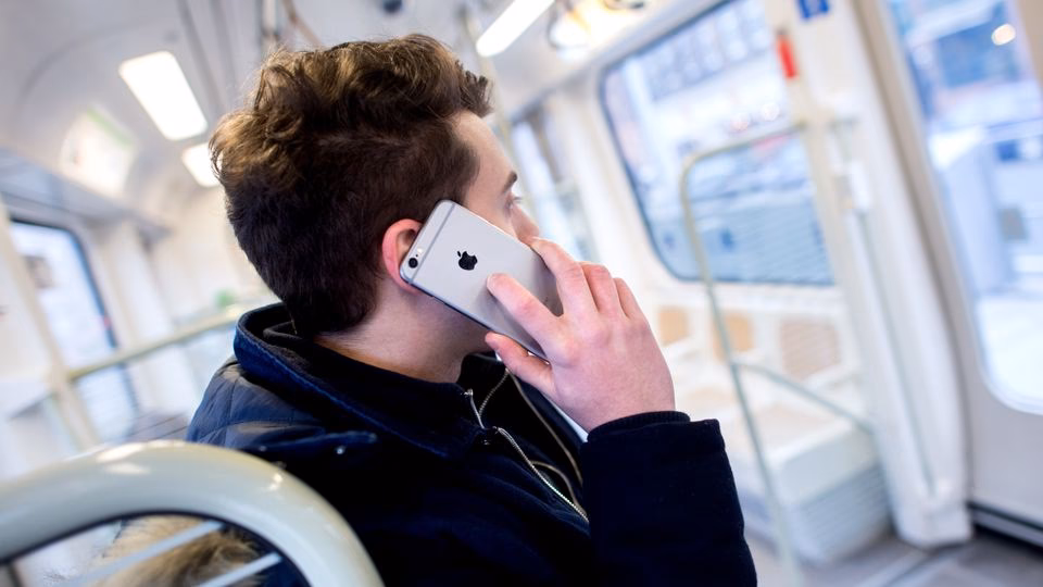 Wie kann ich mit meiner Nummer auf Reisen telefonieren?