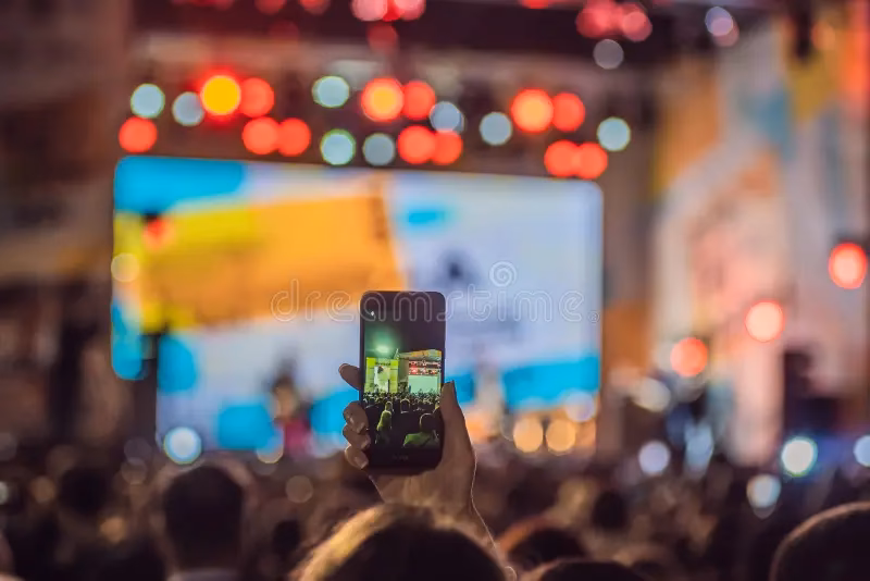 What artists are touring in Mobile AL?