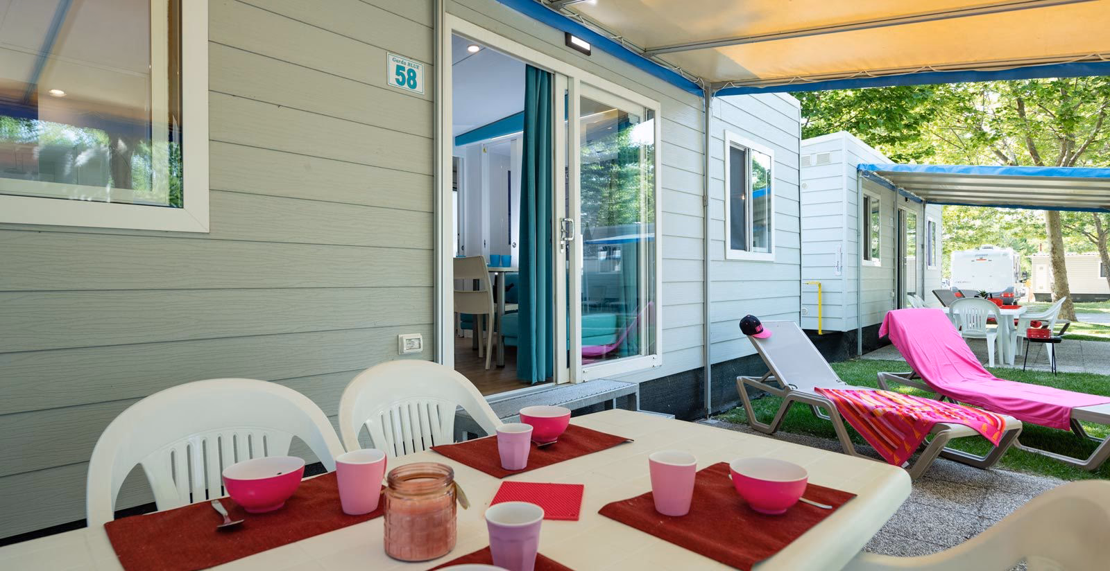 Are there pet-friendly campsites in Lake Garda?