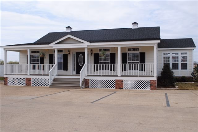 How do you adapt to life in a mobile home in Louisiana?