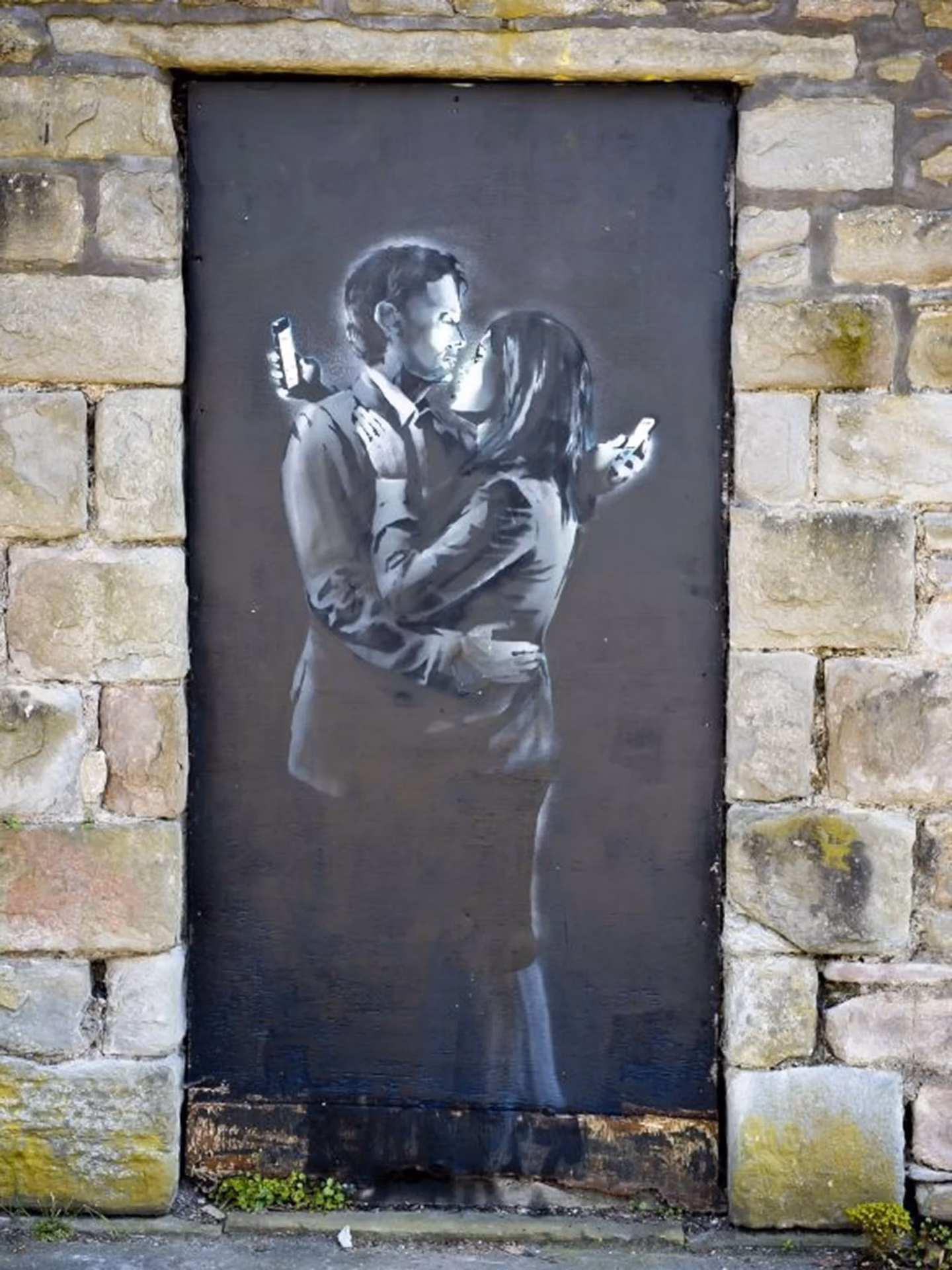 What is Banksy 'Mobile Lovers'?